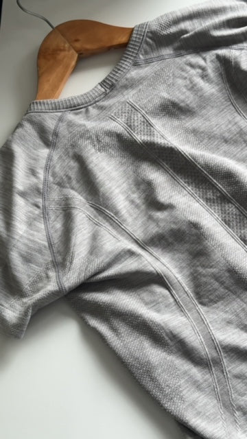 Senara Short Sleeve Light Grey - Old Logo Clearance