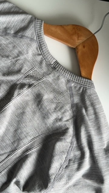 Senara Short Sleeve Light Grey - Old Logo Clearance